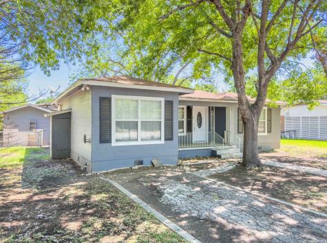 206 N 5th Street Uvalde TX 78801