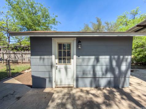 206 N 5th Street Uvalde TX 78801