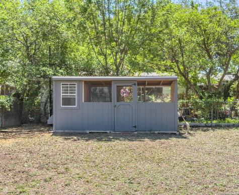 206 N 5th Street Uvalde TX 78801