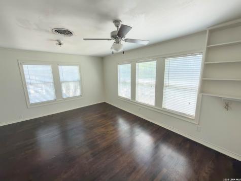 206 N 5th Street Uvalde TX 78801