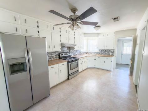 206 N 5th Street Uvalde TX 78801