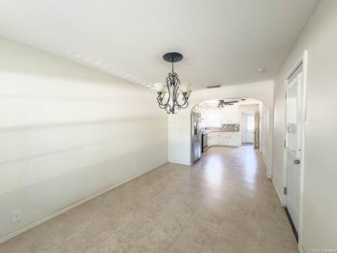 206 N 5th Street Uvalde TX 78801
