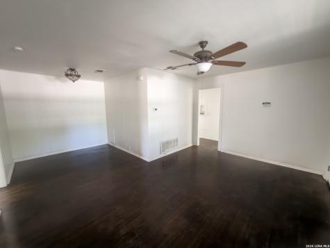 206 N 5th Street Uvalde TX 78801