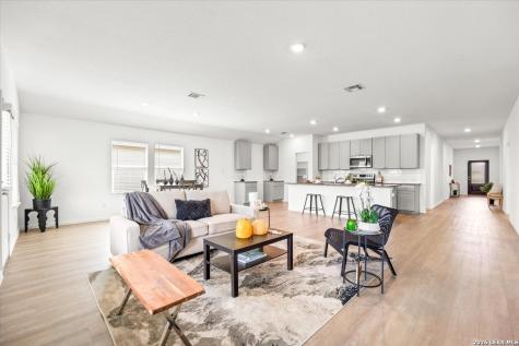 2708 Coral Valley Seguin TX 78155