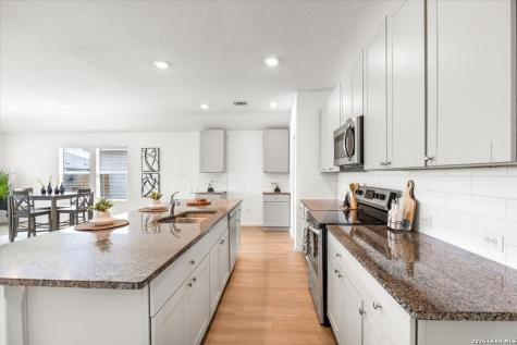 2708 Coral Valley Seguin TX 78155