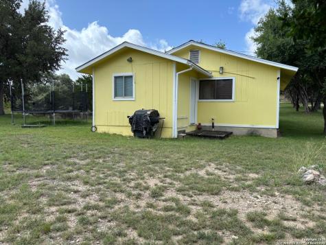 952 Madrona Road Pipe Creek TX 78063