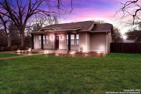 1406 S 3rd Street Floresville TX 78114