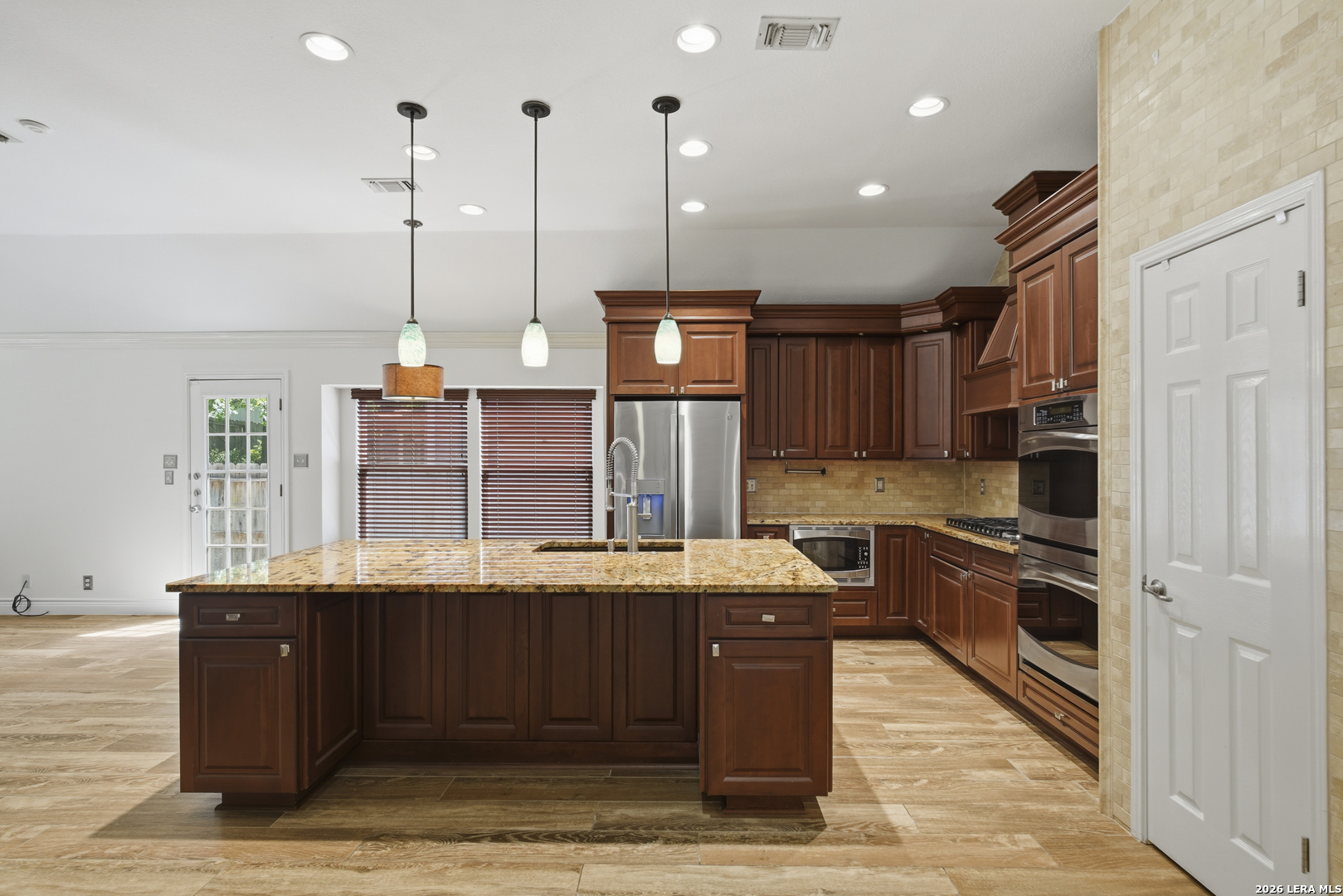 6127 Oakwood Trail San Antonio TX 78249