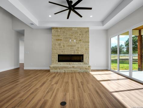101 W Medium Meadow Drive Lytle TX 78052