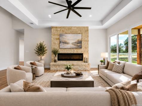 101 W Medium Meadow Drive Lytle TX 78052