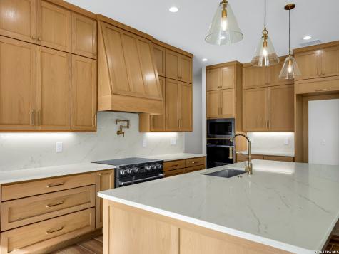 101 W Medium Meadow Drive Lytle TX 78052