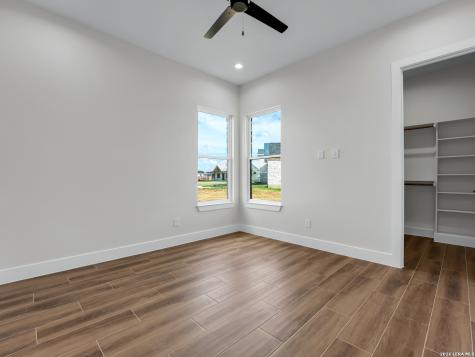 101 W Medium Meadow Drive Lytle TX 78052