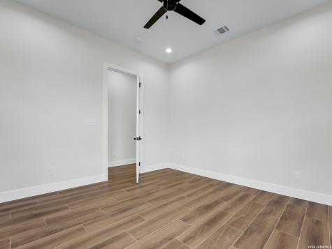 101 W Medium Meadow Drive Lytle TX 78052