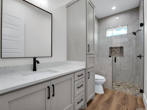 101 W Medium Meadow Drive Lytle TX 78052