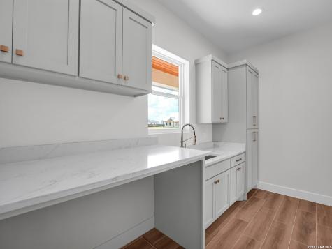 101 W Medium Meadow Drive Lytle TX 78052