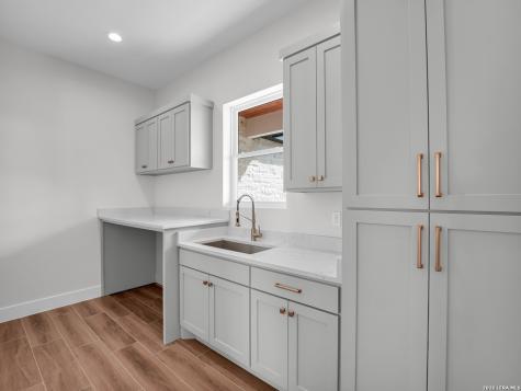 101 W Medium Meadow Drive Lytle TX 78052