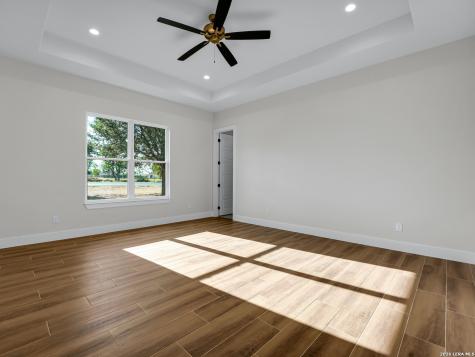 101 W Medium Meadow Drive Lytle TX 78052