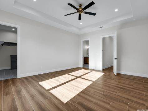 101 W Medium Meadow Drive Lytle TX 78052