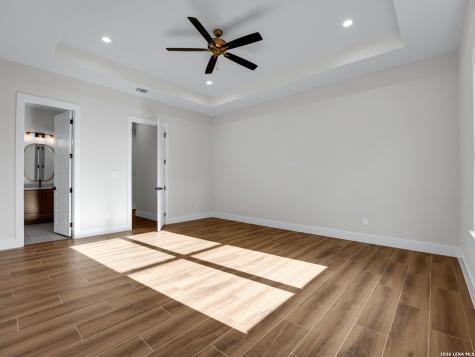 101 W Medium Meadow Drive Lytle TX 78052