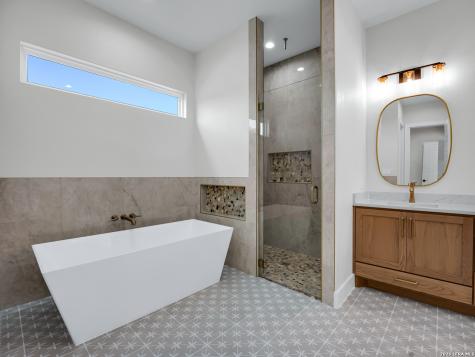 101 W Medium Meadow Drive Lytle TX 78052