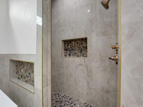 101 W Medium Meadow Drive Lytle TX 78052