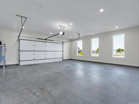 101 W Medium Meadow Drive Lytle TX 78052