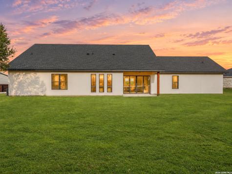 101 W Medium Meadow Drive Lytle TX 78052