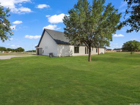 101 W Medium Meadow Drive Lytle TX 78052