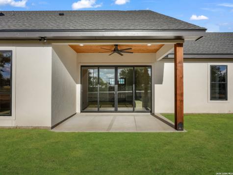 101 W Medium Meadow Drive Lytle TX 78052