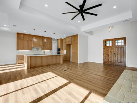 101 W Medium Meadow Drive Lytle TX 78052