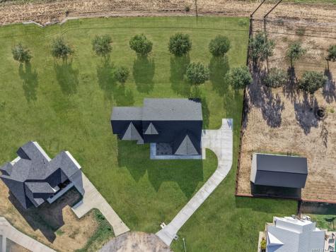 101 W Medium Meadow Drive Lytle TX 78052