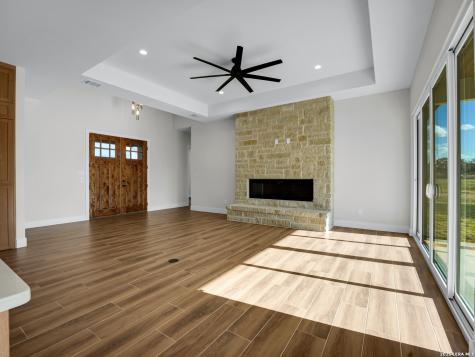 101 W Medium Meadow Drive Lytle TX 78052