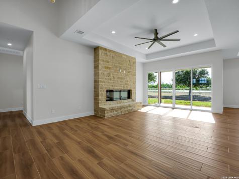101 W Medium Meadow Drive Lytle TX 78052