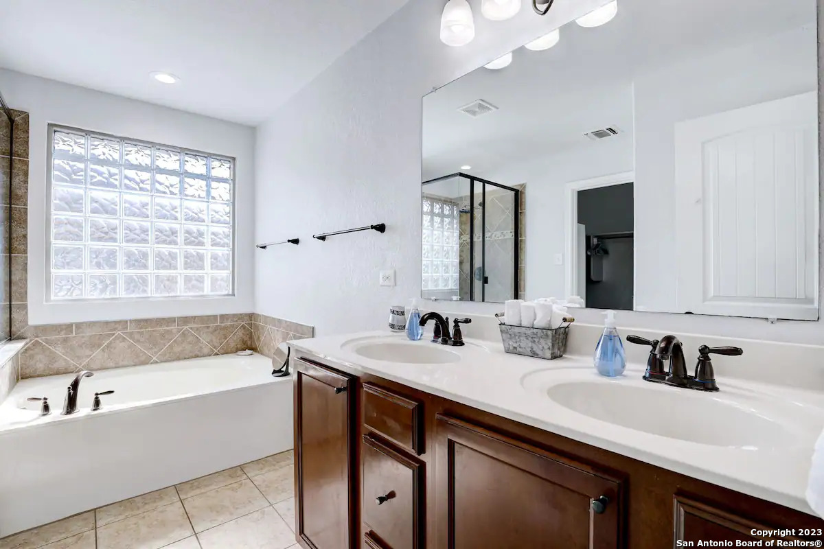 2911 Zurich San Antonio TX 78230