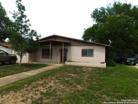 114 College Lane Uvalde TX 78801