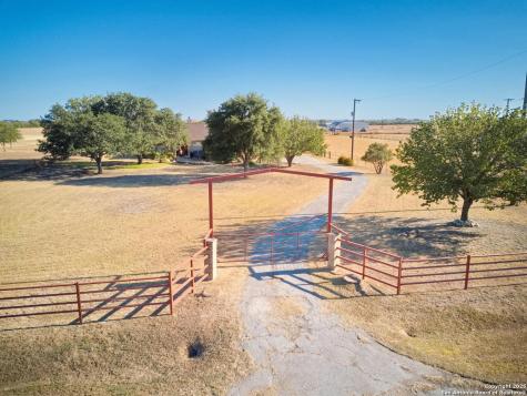 15260 Miller Road St Hedwig TX 78152