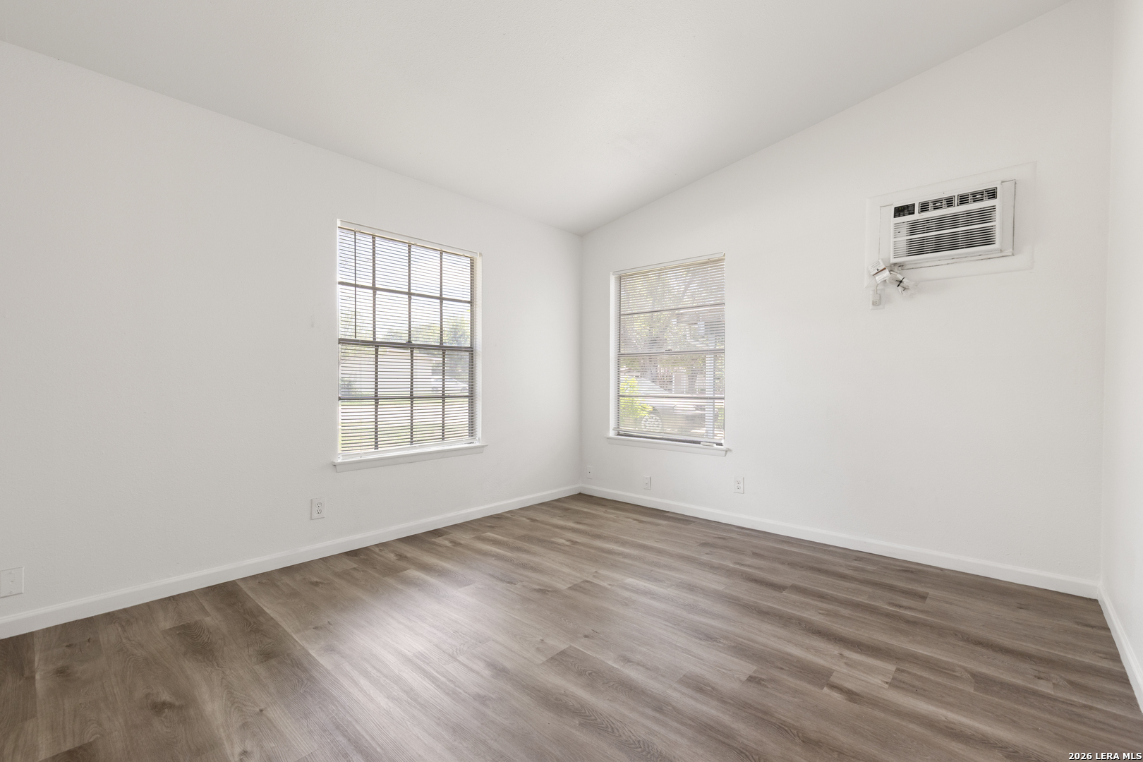 4835 Village View San Antonio TX 78218