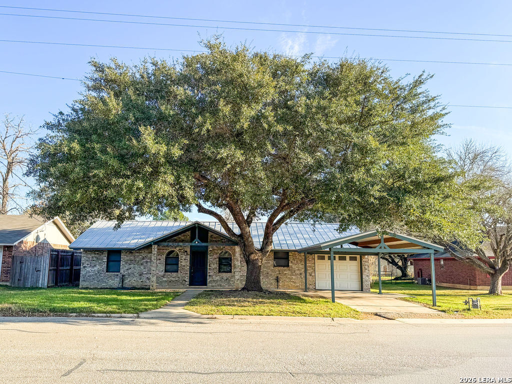 904 W. West Street Stockdale TX 78160