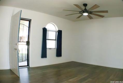904 W. West Street Stockdale TX 78160