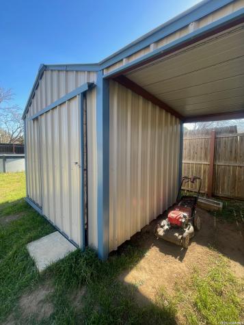 904 W. West Street Stockdale TX 78160