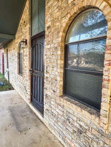 904 W. West Street Stockdale TX 78160