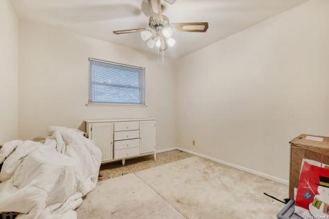 129 Meadow Way Universal City TX 78148
