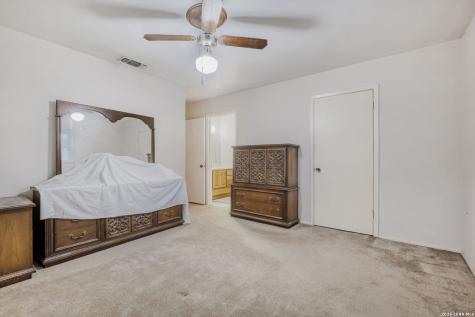 129 Meadow Way Universal City TX 78148