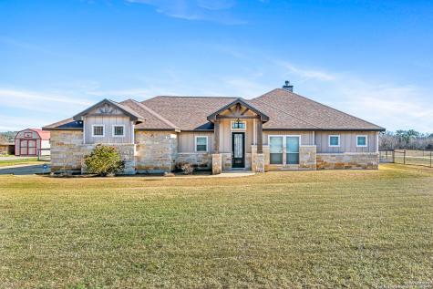 50 County Road 405 Floresville TX 78114