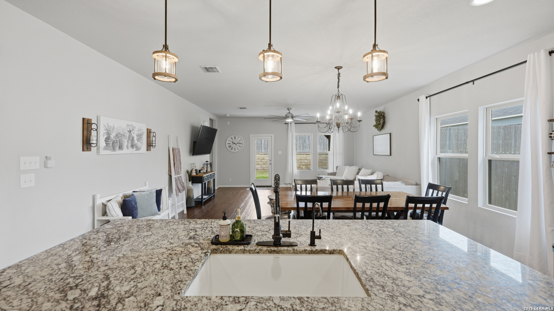 12421 Vista Rim San Antonio TX 78233