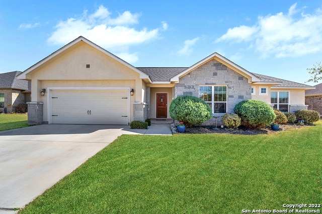 124 Fairway Drive Floresville TX 78114