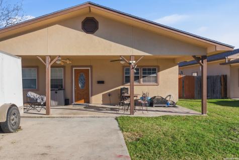 1058 E Weinert Seguin TX 78155