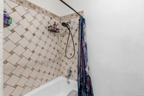1058 E Weinert Seguin TX 78155