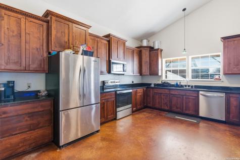 1058 E Weinert Seguin TX 78155