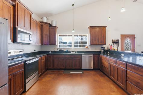 1058 E Weinert Seguin TX 78155